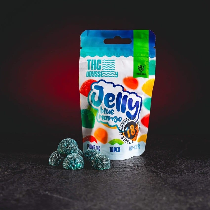 Prémium gyümölcszselé TH Odyssey Jelly 70mg a Kratom Világtól – gyűjtői termék, amely 10 darab zselét tartalmaz, mindegyik 7 mg TH kannabinoiddal, összesen 70 mg a csomagban. Kiváló minőségű alapanyagokból készült, lágy textúrával, egyszerű adagolással, és megfelel az Európai Unió előírásainak 0,2%-os határérték alatt, biztonságos és legális gyűjtői darabként, amelyet relaxáló, harmonizáló és stresszoldó hatásai miatt értékelnek.